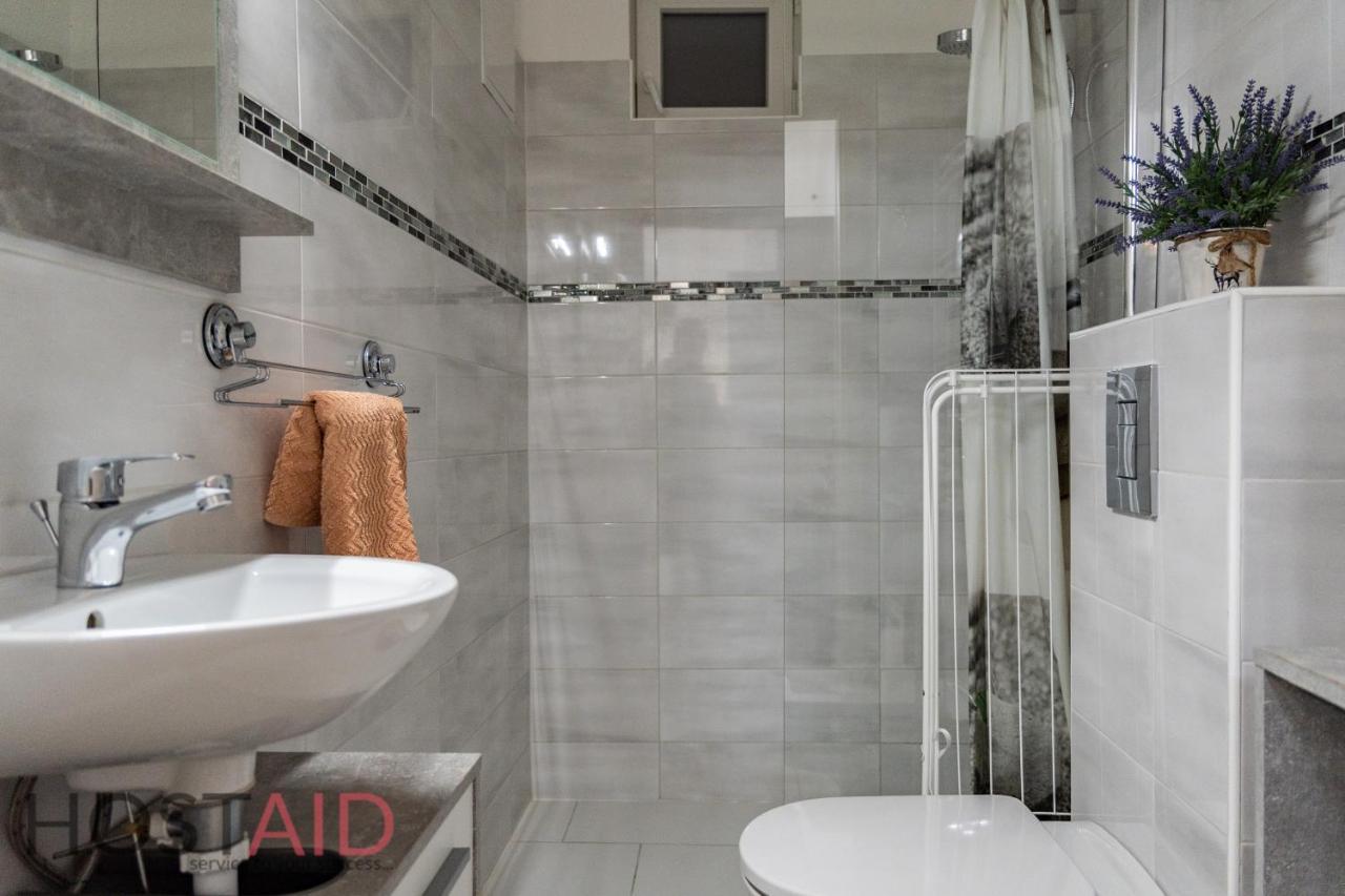 B17 Apartment - Hostaid Budapest Exterior photo