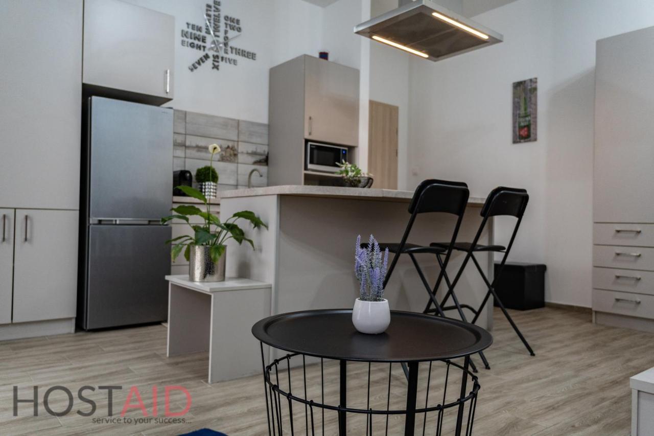 B17 Apartment - Hostaid Budapest Exterior photo