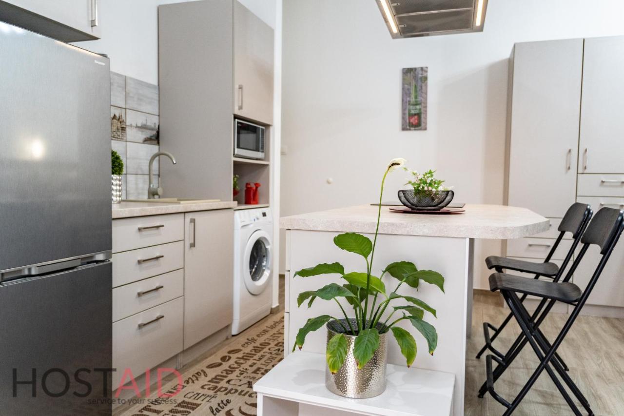 B17 Apartment - Hostaid Budapest Exterior photo