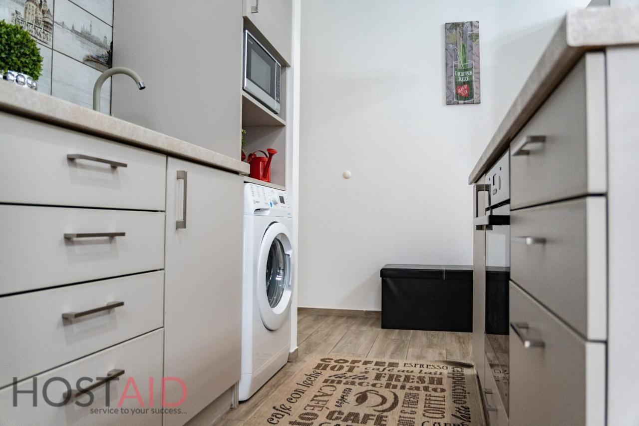 B17 Apartment - Hostaid Budapest Exterior photo